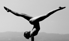 [FOTOS] La sensualidad del "Yoga al desnudo" se apodera de las redes sociales